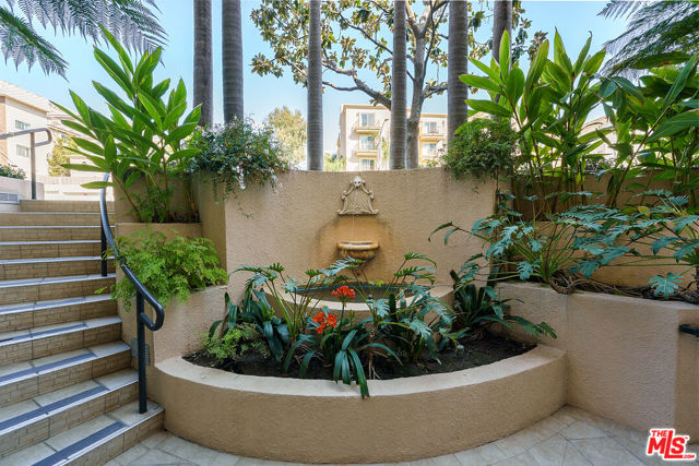 1875 BEVERLY GLEN, Los Angeles CA: https://media.crmls.org/mediaz/7ed2ee34-3f6d-4716-850f-007f81207f36.jpg