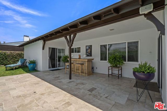 5905 S Chariton Avenue, Los Angeles CA: https://media.crmls.org/mediaz/7ed35d34-34ee-41aa-857c-ccb155221e5d.jpg