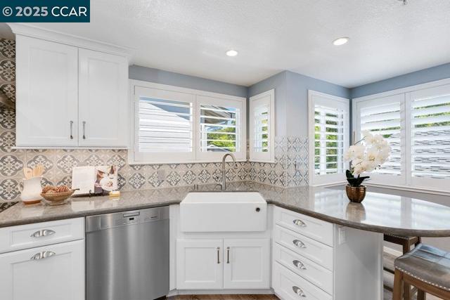4332 Terra Granada Dr, Walnut Creek CA: https://media.crmls.org/mediaz/7ed3930e-faf9-480a-8d40-f69df4d03dd2.jpg
