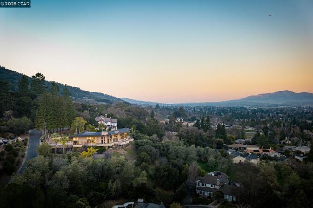 21 Deer Oaks Ct, Pleasanton CA: https://media.crmls.org/mediaz/7ed3938d-f64a-4cfa-b563-d3e0ab3adaa8.jpg