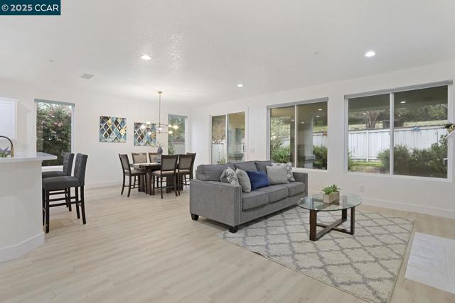 257 Red Mountain Drive, Cloverdale CA: https://media.crmls.org/mediaz/7ed4c392-f09e-4492-abea-fafd13ea791c.jpg