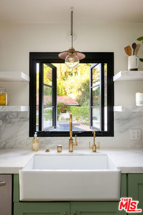 3646 Sunswept Drive, Studio City CA: https://media.crmls.org/mediaz/7ed54b19-c583-4677-8925-1967f6f022cf.jpg