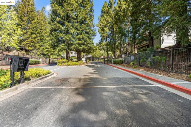 520 Canyon Oaks, Oakland CA: https://media.crmls.org/mediaz/7ed5f1f0-0c32-4c92-b539-76deda7ab7a1.jpg