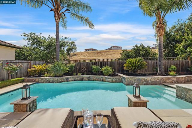 2222 Creekview Pl, Danville CA: https://media.crmls.org/mediaz/7ed6a333-9e8c-4919-a469-8b127c6562e4.jpg