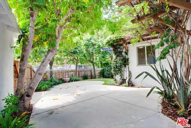 7701 Toland Avenue, Los Angeles CA: https://media.crmls.org/mediaz/7ed7170b-505f-40dd-a0c8-429ec31a3b28.jpg