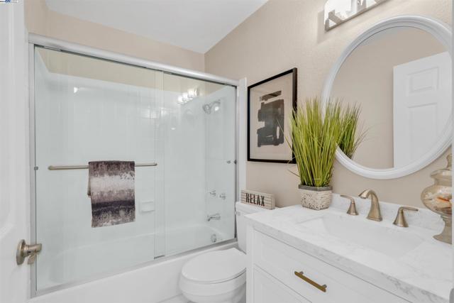 7602 Arbor Creek Cir, Dublin CA: https://media.crmls.org/mediaz/7ed74229-691c-4fbc-af8b-5039422c71b3.jpg