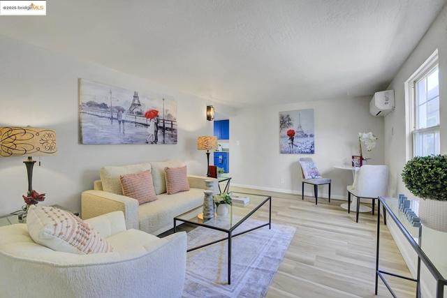 319 S 37Th St, Richmond CA: https://media.crmls.org/mediaz/7ed75cb6-ce3e-48ba-9b43-34494fa78618.jpg