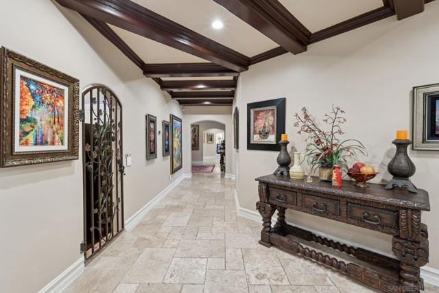 13371 Summit Cir, Poway CA: https://media.crmls.org/mediaz/7ed7e9c7-e1b8-41b4-a053-a89ccceaa03a.jpg