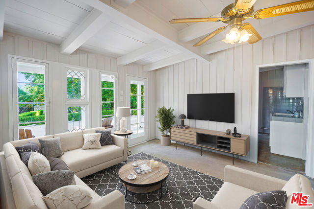 33269 Mulholland Highway, Malibu CA: https://media.crmls.org/mediaz/7ed81409-0f56-4e17-beda-24191f90d0f0.jpg
