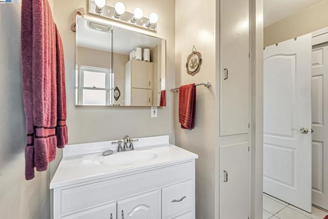 2683 Cryer St, Hayward CA: https://media.crmls.org/mediaz/7ed83054-c68d-4d63-a09e-98cb6f1d091e.jpg