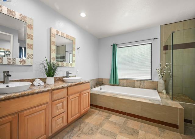 211 Arthur Ct, Danville CA: https://media.crmls.org/mediaz/7ed84af4-a66a-4a26-9349-8e6d0721ecc8.jpg