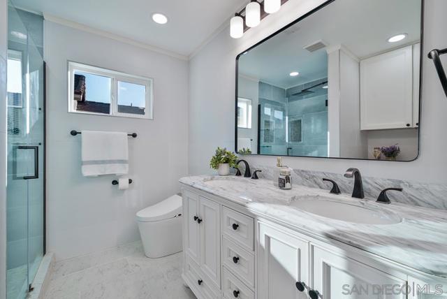 11289 Silver Buckle Way, San Diego CA: https://media.crmls.org/mediaz/7ed88bbd-d435-4542-91af-4d43a1ecdd9d.jpg
