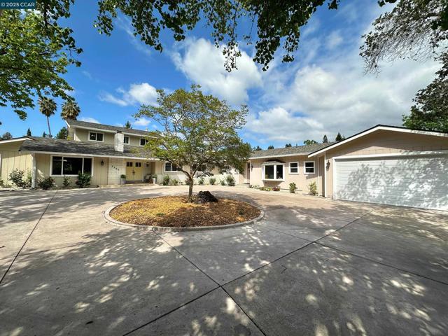 2200 Tice Valley Blvd, Walnut Creek CA: https://media.crmls.org/mediaz/7ed8bb99-9f85-409f-88fd-3912ae947fa0.jpg