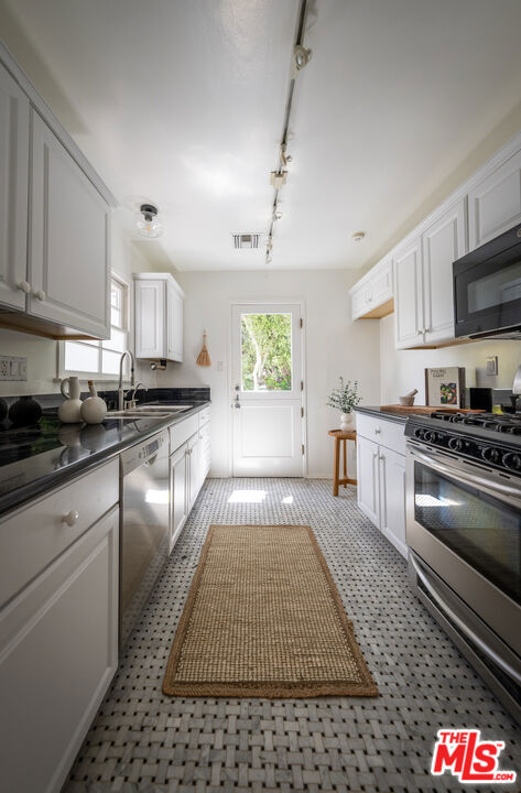530 MUSKINGUM Place photo 6