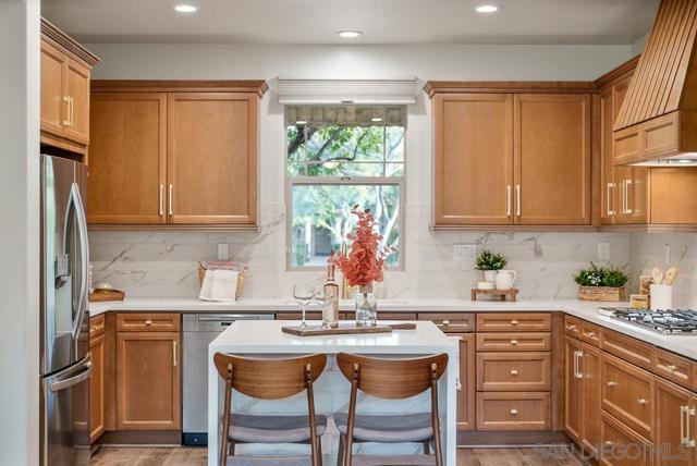 15820 Paseo Del Sur, San Diego CA: https://media.crmls.org/mediaz/7eda2e14-6fa4-45f8-8c58-e3018d8e0168.jpg