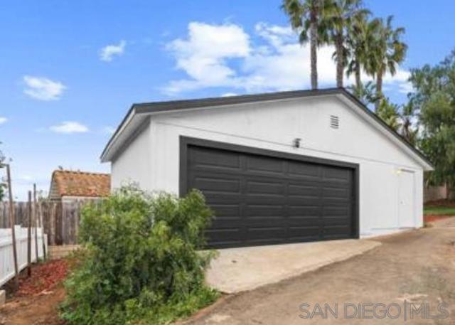 16021 Pomerado Road, Poway CA: https://media.crmls.org/mediaz/7eda4a53-4e1e-4524-82a9-8a5f449e93e5.jpg