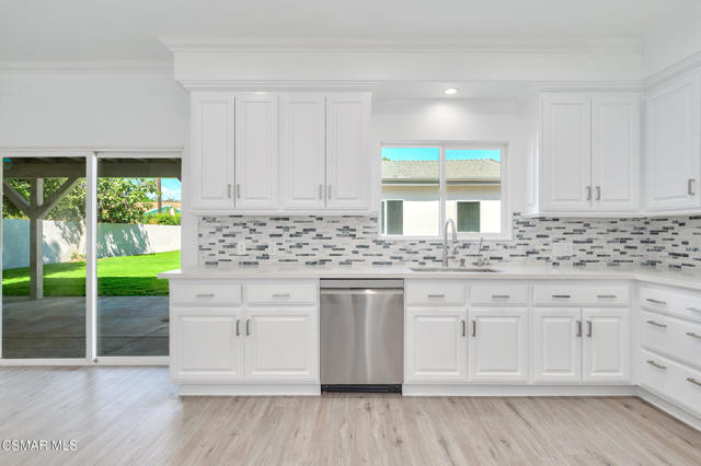 16005 Parthenia Street, North Hills CA: https://media.crmls.org/mediaz/7edb51ca-30f7-44f6-a0e4-15ab0b346b93.jpg