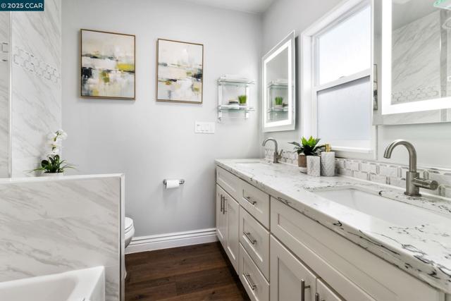 4010 Masterson St, Oakland CA: https://media.crmls.org/mediaz/7edb892a-99c4-4c00-aced-c1a327c1c711.jpg