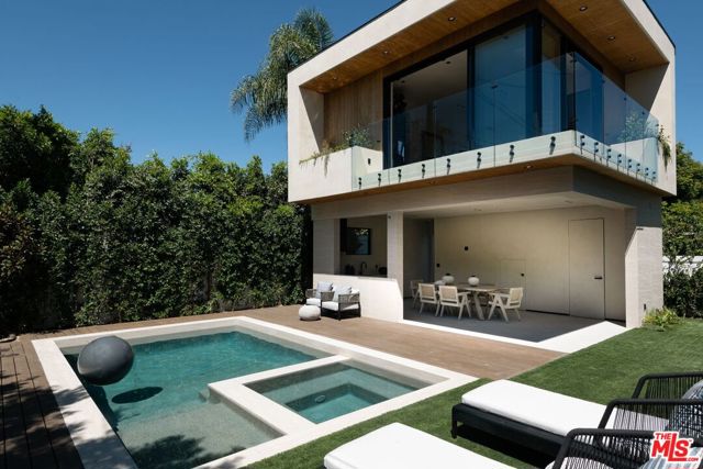 13221 Hesby Street, Sherman Oaks CA: https://media.crmls.org/mediaz/7edbba02-ba54-44a1-949d-11de45c0aebe.jpg