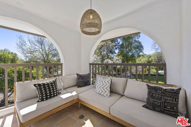 431 Montana Circle, Ojai CA: https://media.crmls.org/mediaz/7edc6ff3-003e-430d-a0bd-4aa10ded5d8d.jpg