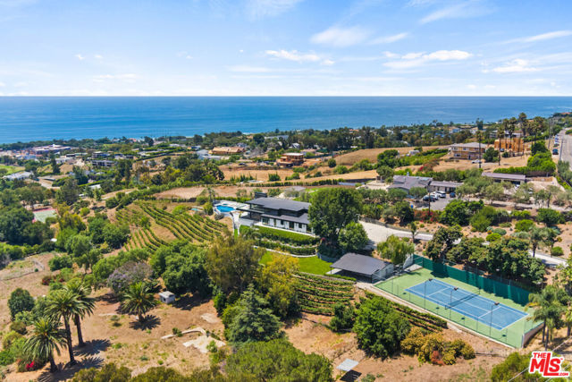 29800 Cuthbert Road, Malibu CA: https://media.crmls.org/mediaz/7edd65da-9cf2-4167-9906-9c06aad5bbb8.jpg
