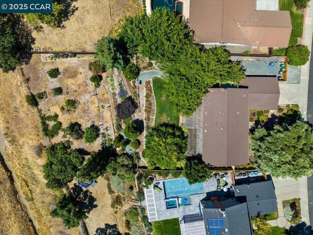 681 Rock Oak Rd, Walnut Creek CA: https://media.crmls.org/mediaz/7ede3b47-09d9-4b21-a73f-6be6dda050e3.jpg