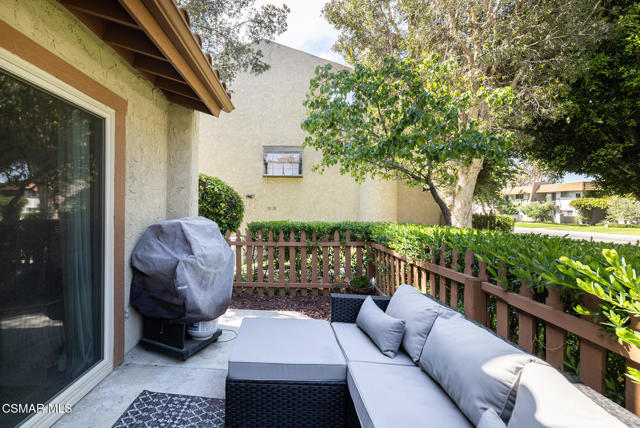 658 Rosewood Avenue, Camarillo CA: https://media.crmls.org/mediaz/7edf2959-7f4a-4ea9-9cbe-bab6d8f66297.jpg
