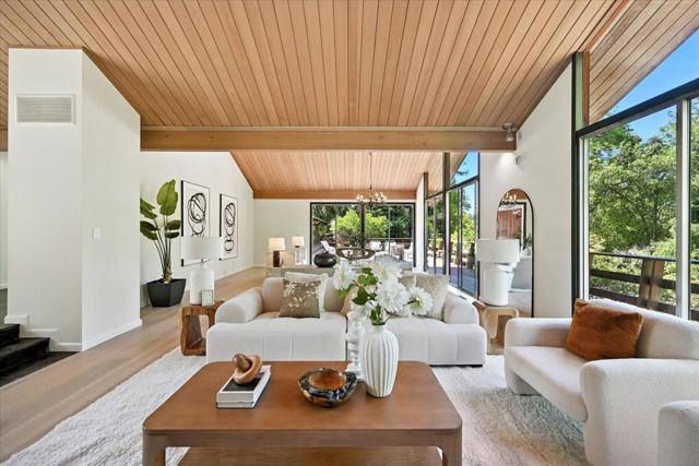 14582 Horseshoe Court, Saratoga CA: https://media.crmls.org/mediaz/7edf537c-eadc-46ca-90ef-debe9320cb34.jpg