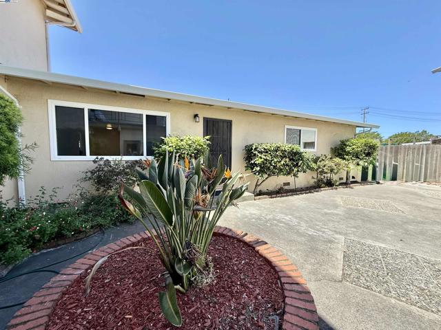 809 Coburn Ct, San Leandro CA: https://media.crmls.org/mediaz/7edfcf21-b9a9-4480-a3cc-52ad3cef5089.jpg