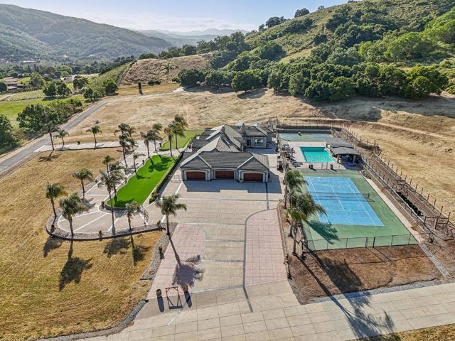 2995 Day Road, Gilroy CA: https://media.crmls.org/mediaz/7ee01414-39d6-4305-90aa-255bd83d86b6.jpg