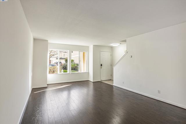 Image 4 of 34 For 20363 Royal Ave