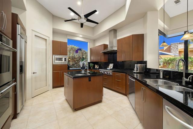 50240 Via Amante, La Quinta CA: https://media.crmls.org/mediaz/7ee15226-8c3d-495f-948c-81d33cccd3cb.jpg