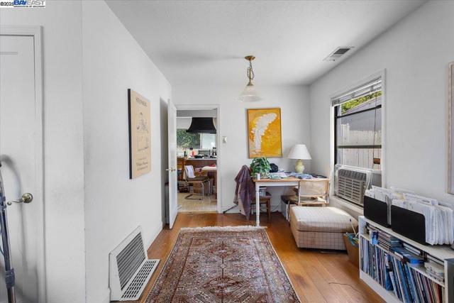543 Grizzly Peak Blvd, Berkeley CA: https://media.crmls.org/mediaz/7ee17703-efbb-41a3-9459-897b0b3b738d.jpg