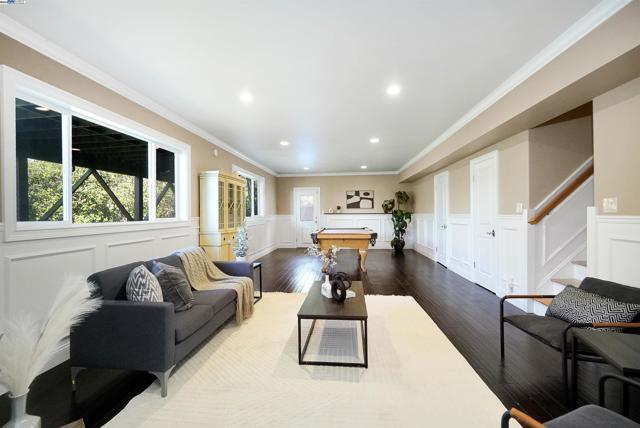 3218 Oakes Dr, Hayward CA: https://media.crmls.org/mediaz/7ee190ec-3a19-4c2b-bf14-cf5deec7cbe7.jpg