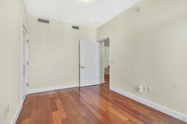 700 W E St, San Diego CA: https://media.crmls.org/mediaz/7ee232cb-90e4-4ddf-841a-ea7851fe3daa.jpg