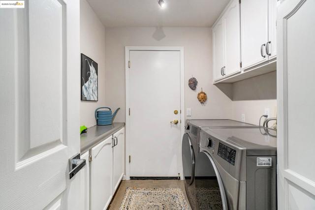 139 Pippin Dr, Brentwood CA: https://media.crmls.org/mediaz/7ee2b208-07aa-4b3b-8619-6cca9893dc25.jpg