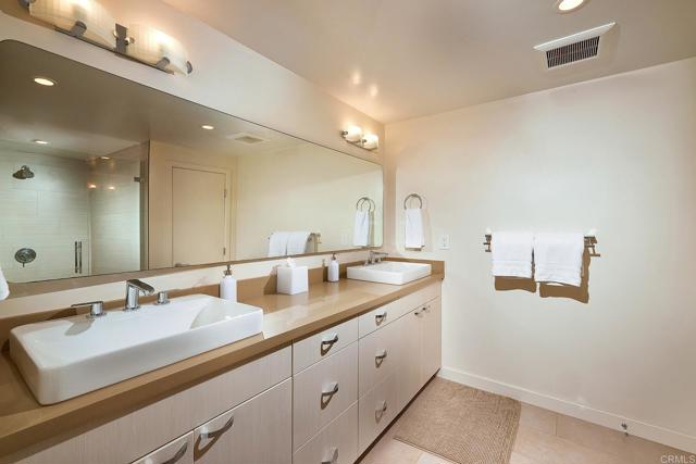 561 S Sierra Avenue, Solana Beach CA: https://media.crmls.org/mediaz/7ee2fd59-bb33-49f8-88cb-8cc3891eb3a2.jpg