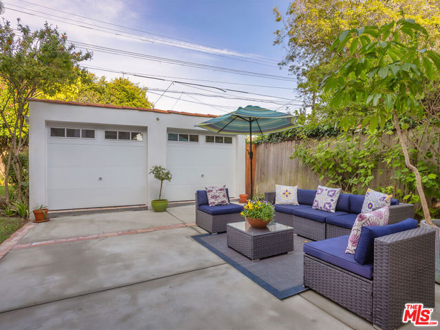 Image 27 of 31 For 2026 Greenfield Avenue