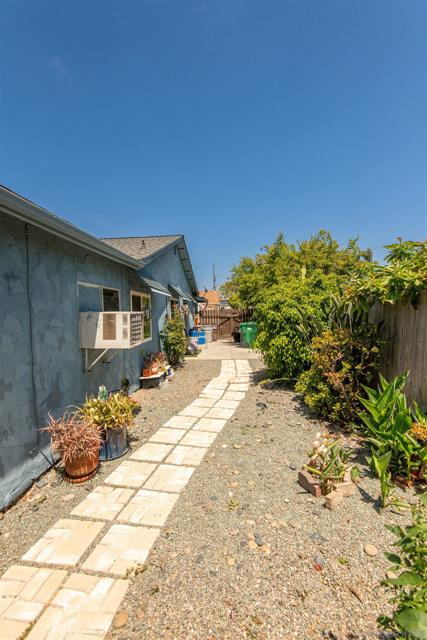 2701 Harriet St, Oceanside CA: https://media.crmls.org/mediaz/7ee36715-2c26-4837-9934-58b91244f652.jpg