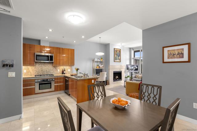 550 Front St, San Diego CA: https://media.crmls.org/mediaz/7ee3b49c-37e0-45c6-9c0c-94ec159e02f9.jpg