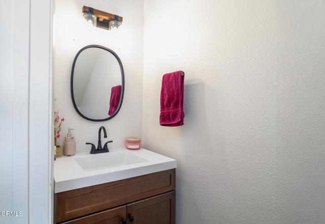 1501 Raccoon Court, Ventura CA: https://media.crmls.org/mediaz/7ee415e6-7179-4423-8d14-02624031345e.jpg