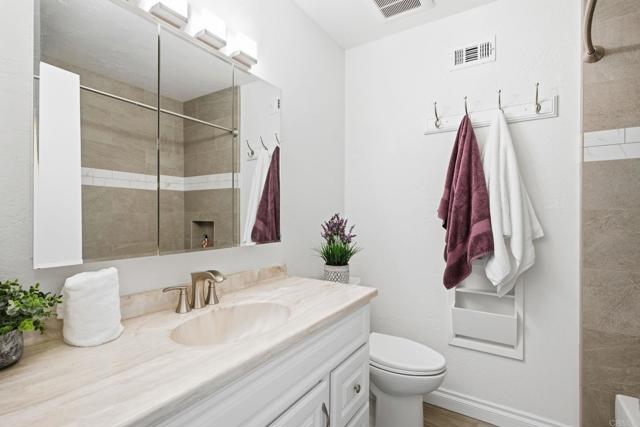 1711 Oak Hill Dr, Escondido CA: https://media.crmls.org/mediaz/7ee4512e-9c22-41f7-8421-9434437e02f5.jpg