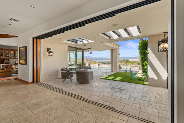 31 Hillcrest Drive, Rancho Mirage CA: https://media.crmls.org/mediaz/7ee483ea-8f76-4e4f-9bbf-5fd776b1e7e0.jpg