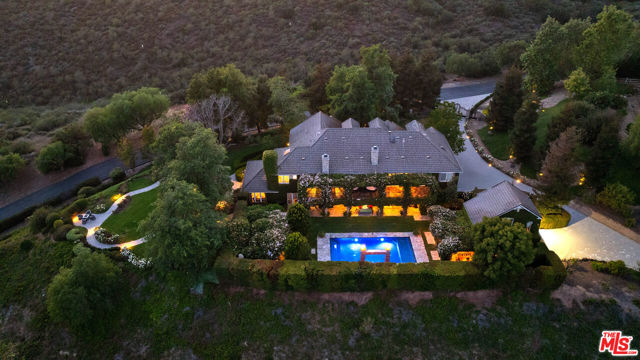 13418 Nightsky Drive, Camarillo CA: https://media.crmls.org/mediaz/7ee4fec7-1a9b-452c-afe4-42a237b4f22e.jpg