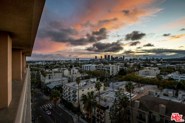 100 S Doheny Drive, Los Angeles CA: https://media.crmls.org/mediaz/7ee5c74c-4ce0-4fc0-83e8-40eebec16f1a.jpg