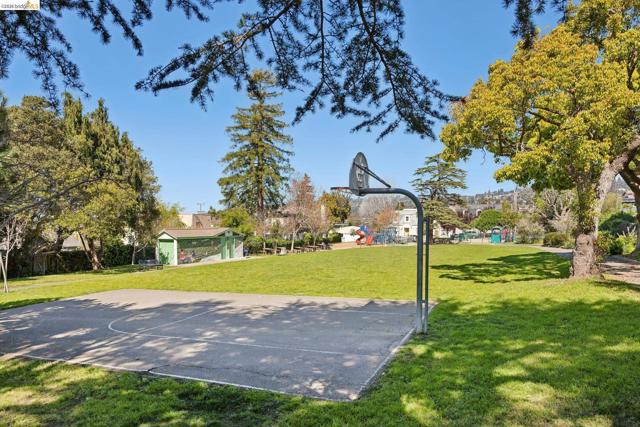 1509 Francis St, Albany CA: https://media.crmls.org/mediaz/7ee64a81-2cec-47e0-877f-35f72fdf2f76.jpg