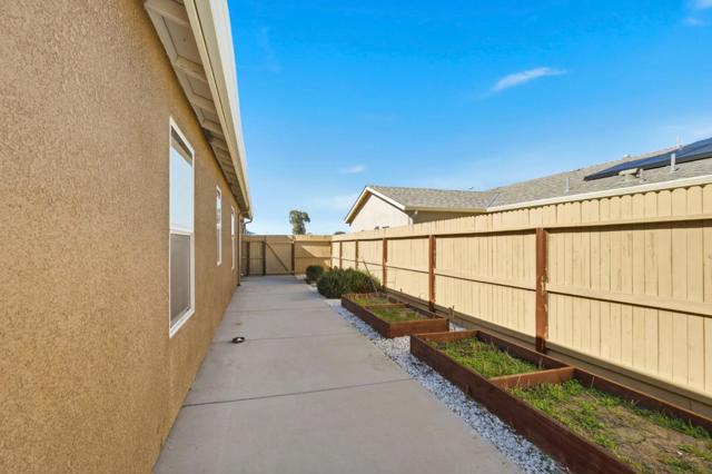 1740 Columbia Drive, Los Banos CA: https://media.crmls.org/mediaz/7ee68cc6-96a5-42c4-aa92-43128be84484.jpg