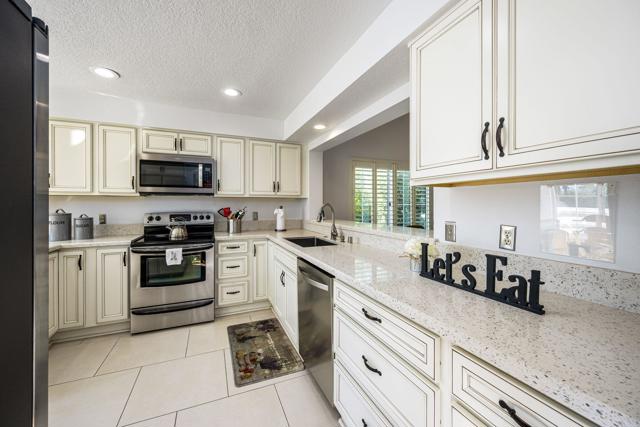 320 Vista Royale Drive, Palm Desert CA: https://media.crmls.org/mediaz/7ee6a6c0-cec6-4026-9f47-b90461d27e3f.jpg