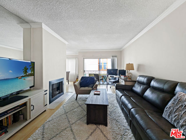 1538 11th Street, Santa Monica CA: https://media.crmls.org/mediaz/7ee6efd2-036e-40a5-96c0-688f841f738b.jpg