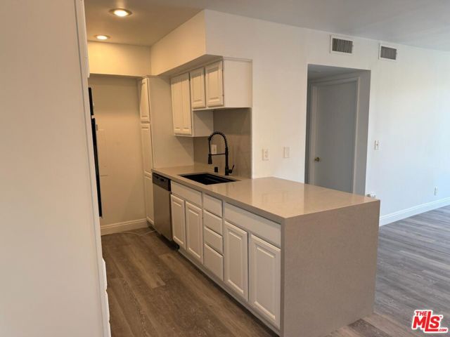 1351 N Crescent Heights Boulevard, West Hollywood CA: https://media.crmls.org/mediaz/7ee7050f-eb66-484b-b5a4-30f4f2608415.jpg